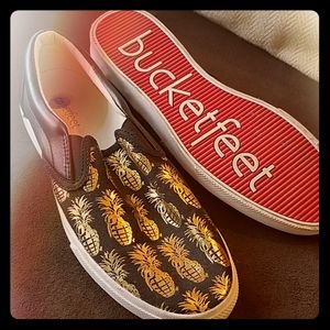 Bucketfeet pineapple grenade